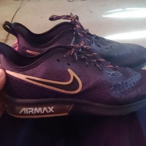 Nike Airmax black and gold